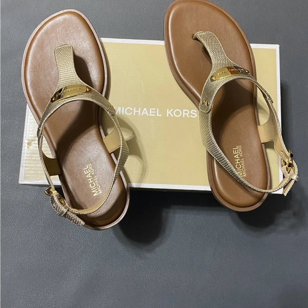 NIB Michael Kors Pale Gold Embossed Lizard Sandals - Picture 3 of 3